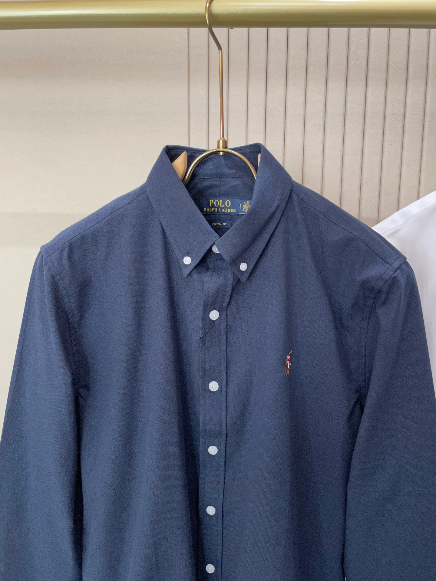 P220 🌸🌸🌸 POLO Ralph Lauren [High Quality] Classic shirt! Classic casual shirt made of pure cotton fabric with unique design, simple, clean and classic version design. It is a versatile style that can be switched at will. The fabric feels soft and delicate, highly breathable, close to the skin and comfortable to wear. It can be worn alone as an inner layer. Its versatile performance is beyond your imagination! The upper body of the ready-to-wear is simple and classic yet elegant! Size:M-XXL
